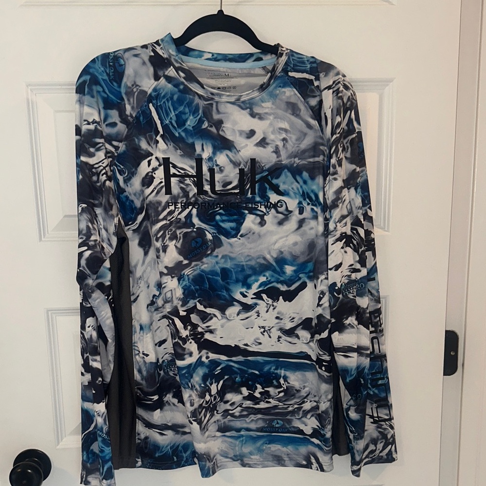 Huk Marble Blue and Black Performance Shirt mossy oak